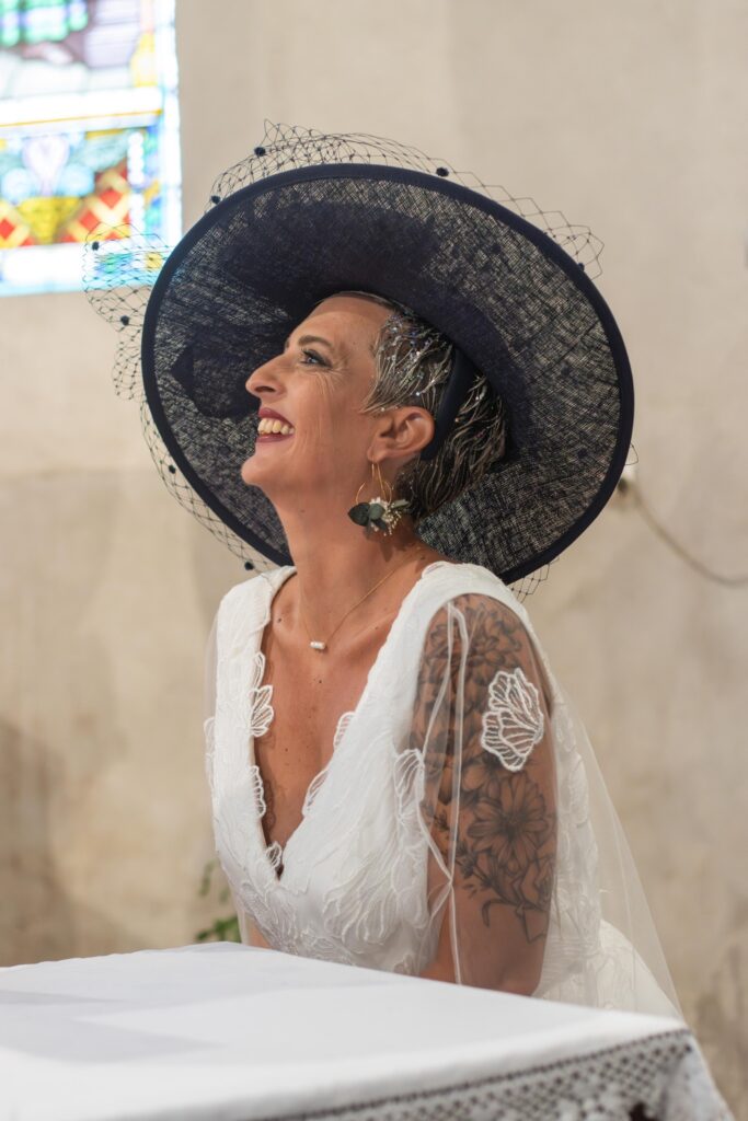 Coiffure mariage - blond décoloré avec du strass